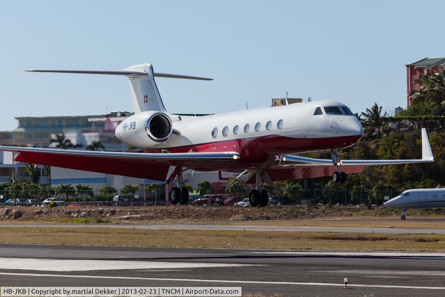 HB-JKB, 2008 Gulfstream Aerospace GV-SP (G550) C/N 5178, landing SXM