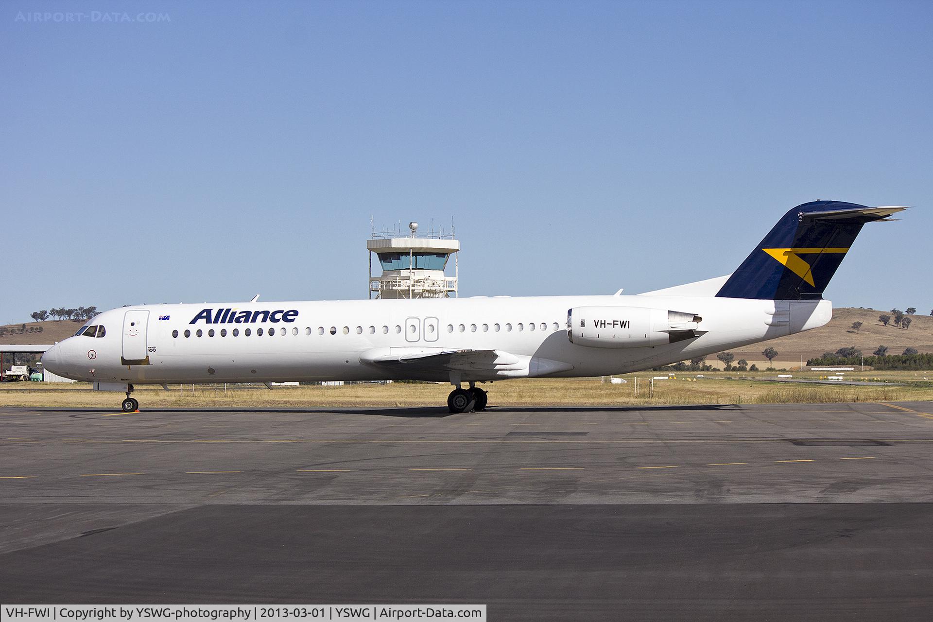 VH-FWI, 1990 Fokker 100 (F-28-0100) C/N 11318, Alliance (VH-FWI) Fokker 100 parked on the tarmac at Wagga Wagga Airport.