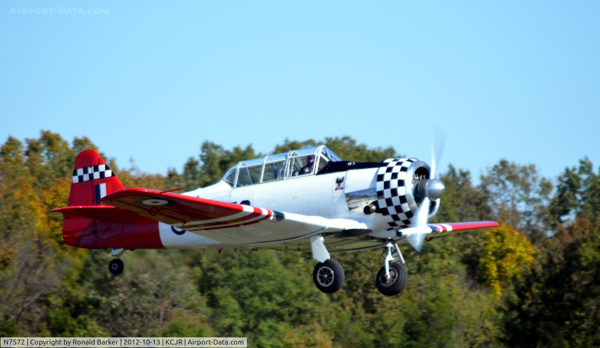 N7572, 1941 North American AT-6D Texan C/N 41-34018, Takeoff - Culpeper Air Fest 2012