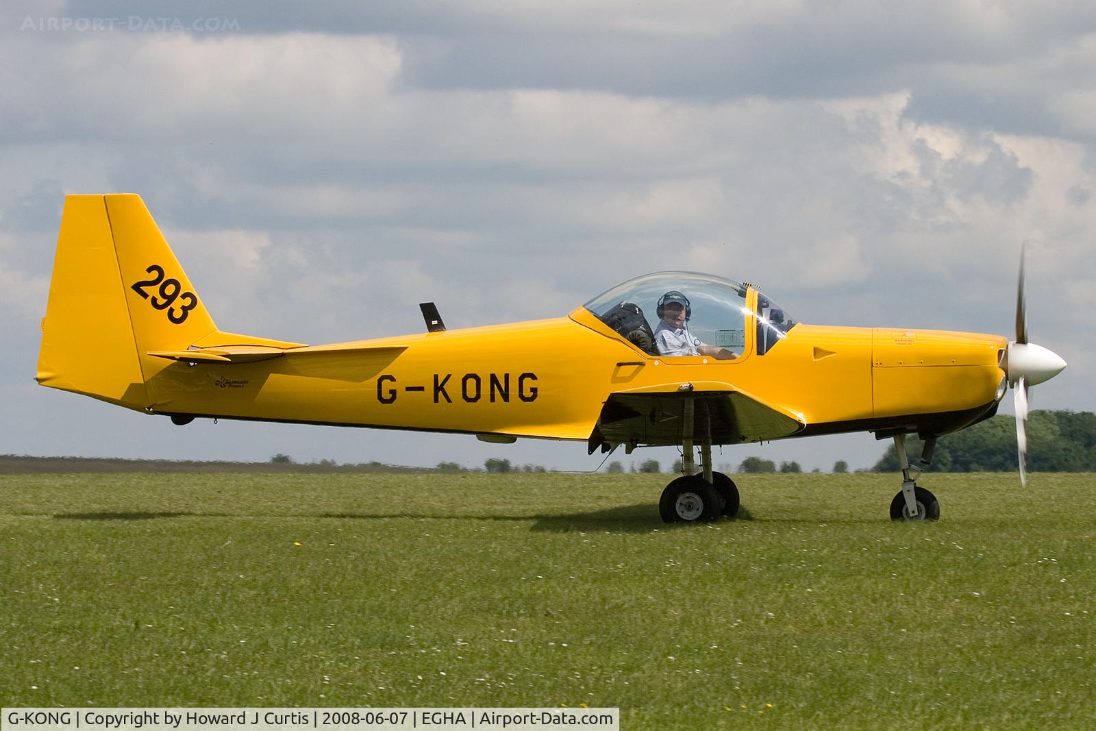 G-KONG, 1987 Slingsby T-67M-200 Firefly C/N 2041, Privately owned. Coded 293, at the Dorset Air Races.