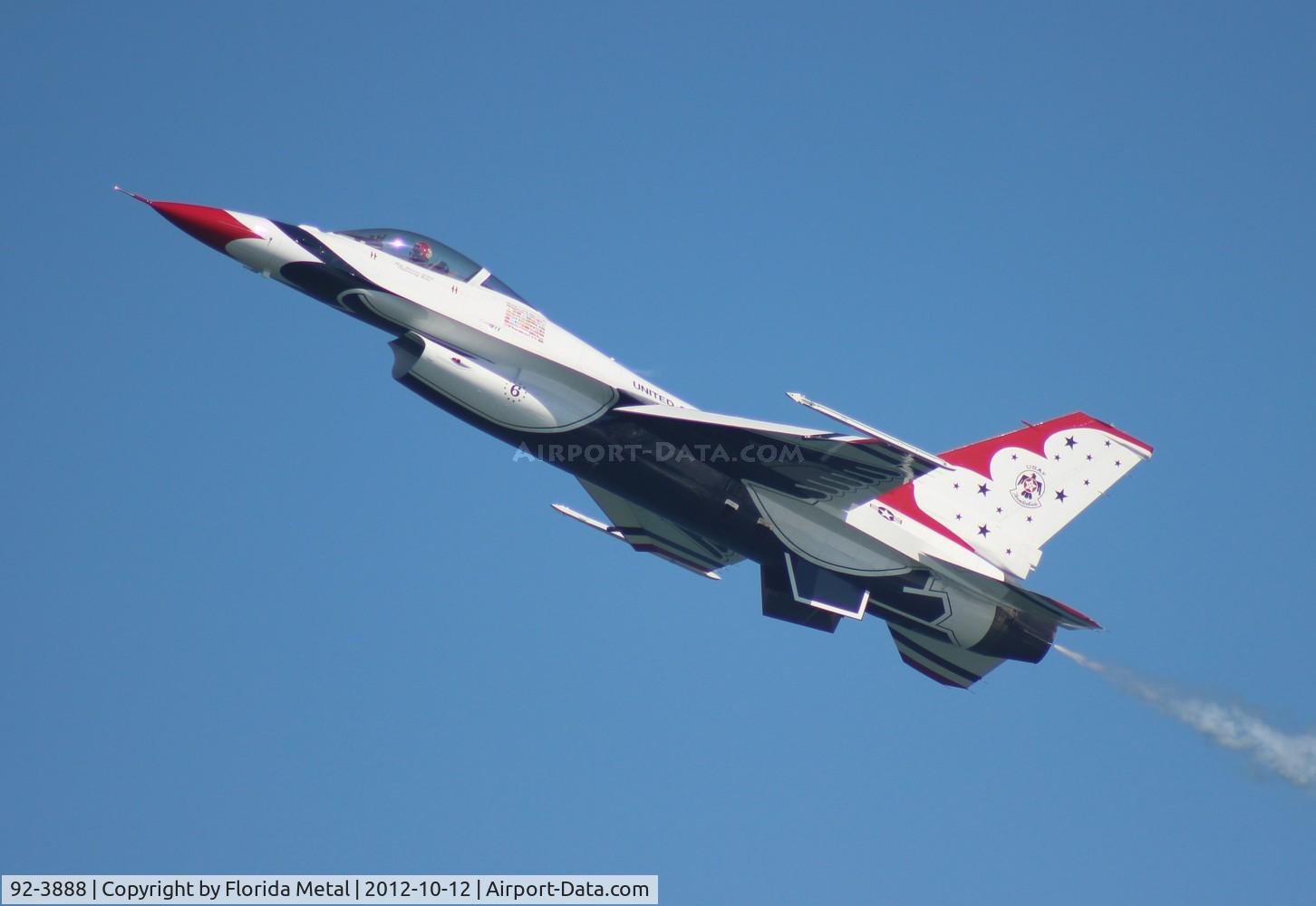 92-3888, General Dynamics F-16CJ Fighting Falcon C/N CC-130, Thunderbirds F-16CJ over Daytona Beach