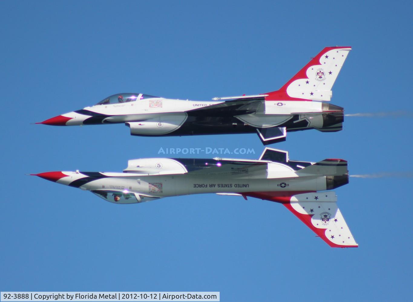 92-3888, General Dynamics F-16CJ Fighting Falcon C/N CC-130, Thunderbirds over Daytona Beach