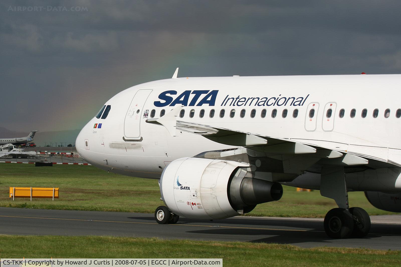 CS-TKK, 2005 Airbus A320-214 C/N 2390, SATA Internacional (with rainbow over the nose).
