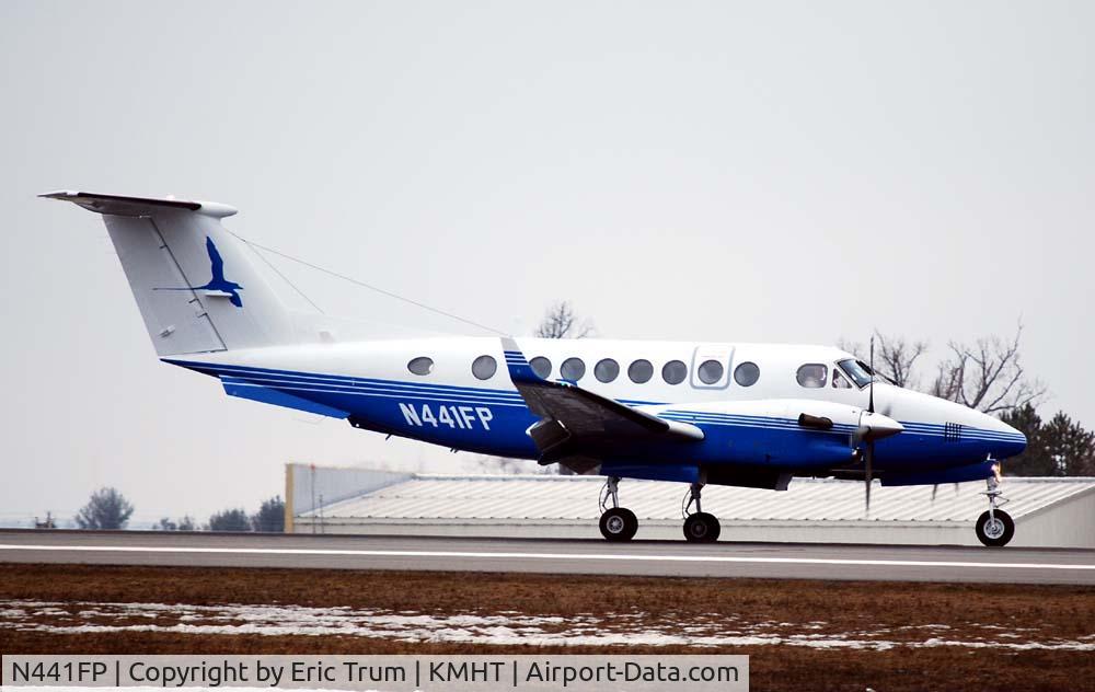 N441FP, 1992 Beech B300 King Air C/N FL83, On the roll at MHT