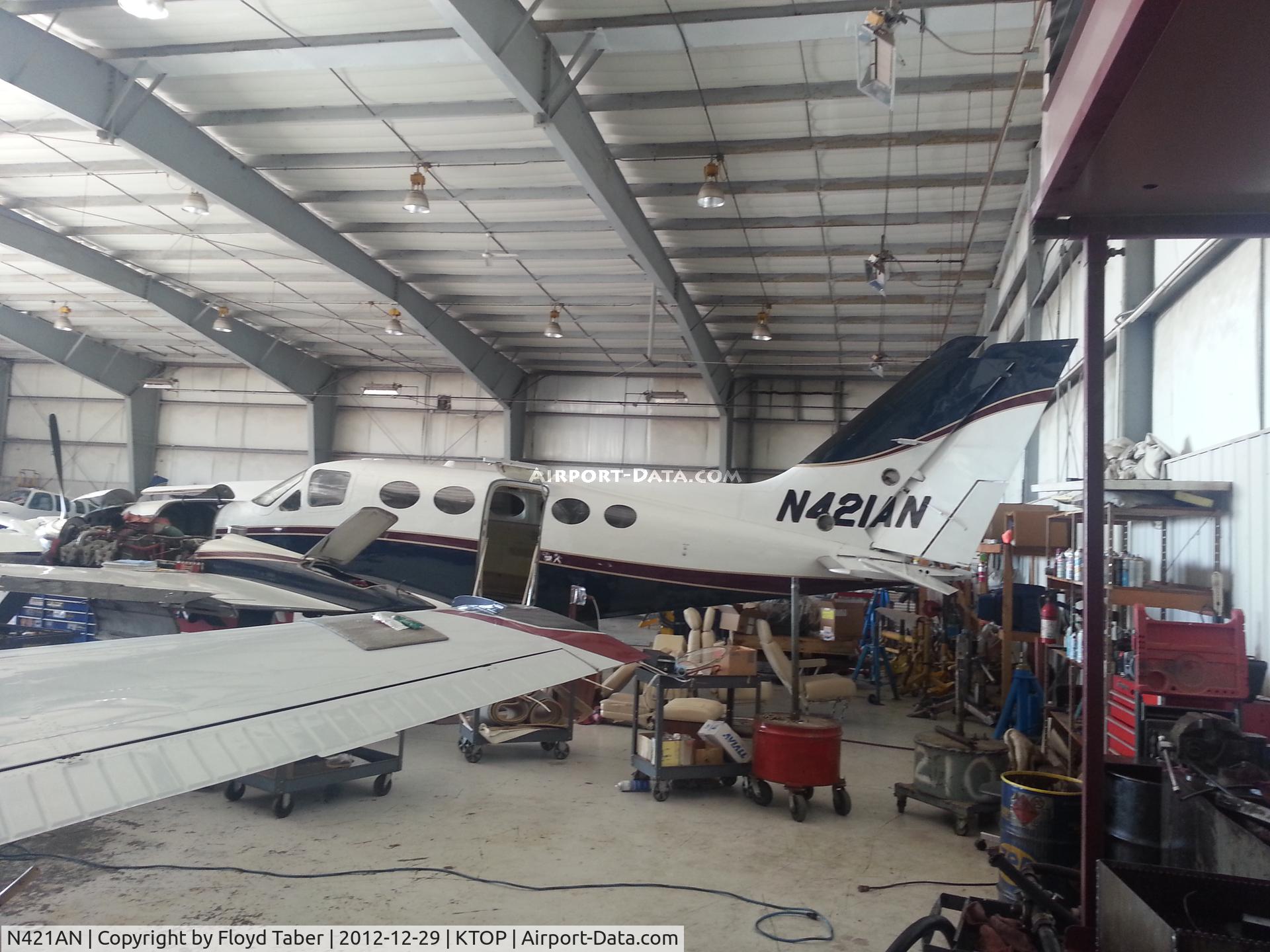 N421AN, Cessna 421C Golden Eagle C/N 421C1028, In the hangar