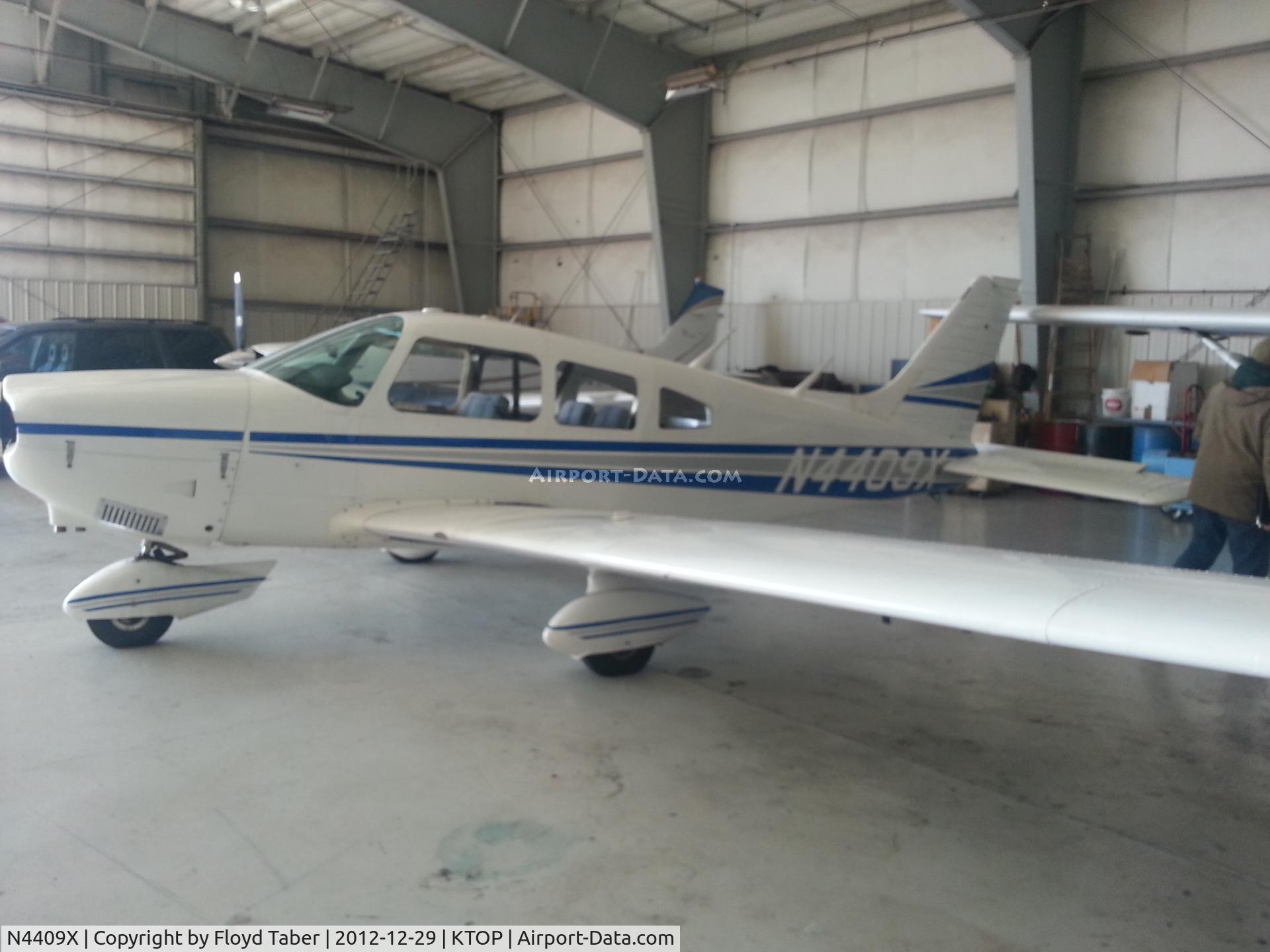 N4409X, 1975 Piper PA-28-181 C/N 28-7690011, In the hangar