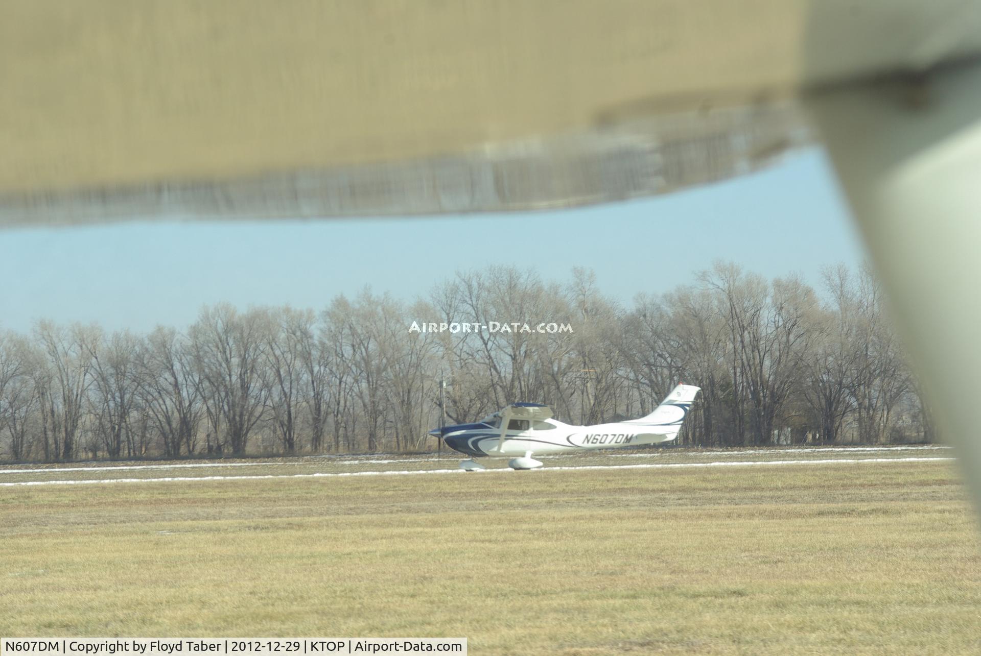 N607DM, 2002 Cessna T182T Turbo Skylane C/N T18208138, Departing Philip Billard Topeka