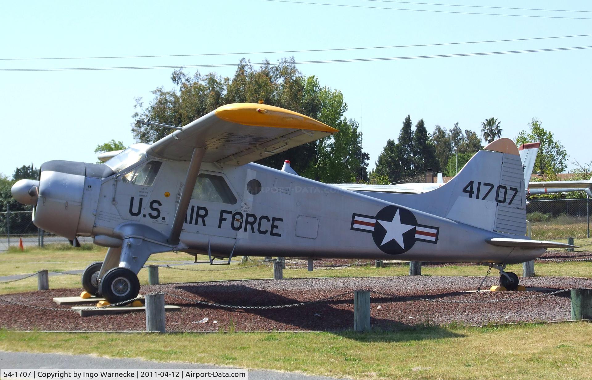 54-1707, 1954 De Havilland Canada U-6A Beaver C/N 853, De Havilland Canada DHC-2 / L-20 / U-6A Beaver at the Castle Air Museum, Atwater CA