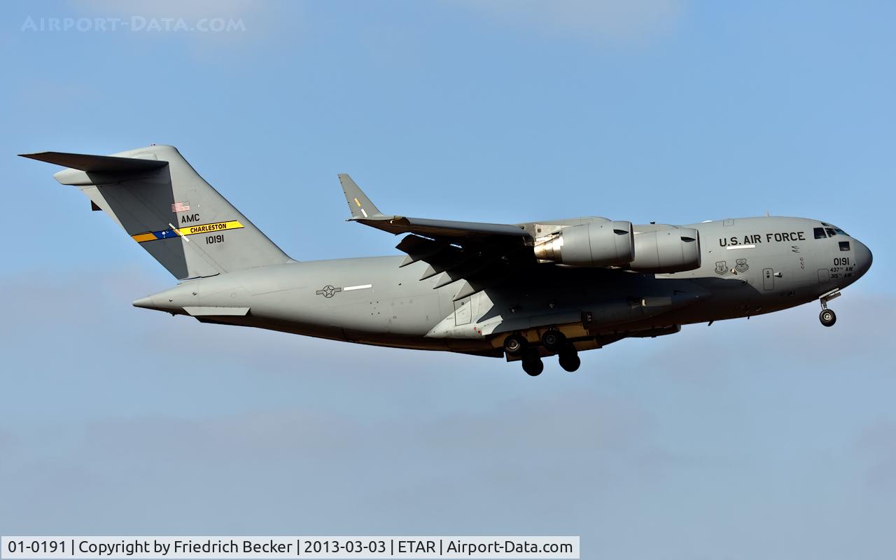 01-0191, 2001 Boeing C-17A Globemaster III C/N P-91, on final RW08