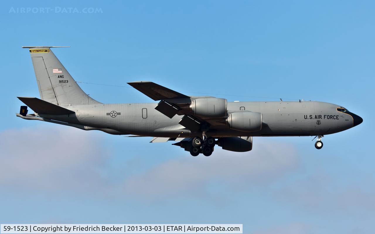 59-1523, 1959 Boeing KC-135T Stratotanker C/N 18011, on final RW08