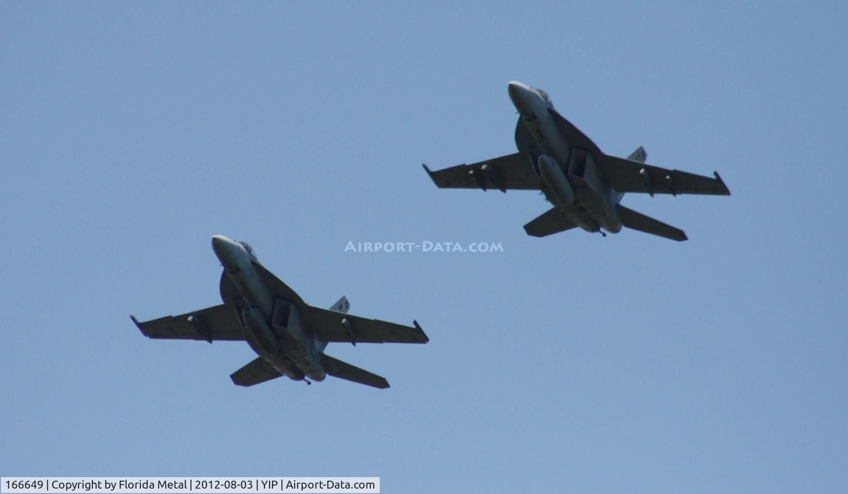 166649, Boeing F/A-18E Super Hornet C/N E112, F/A-18E formation pass before break