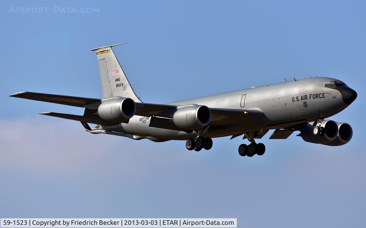 59-1523, 1959 Boeing KC-135T Stratotanker C/N 18011, on final RW08