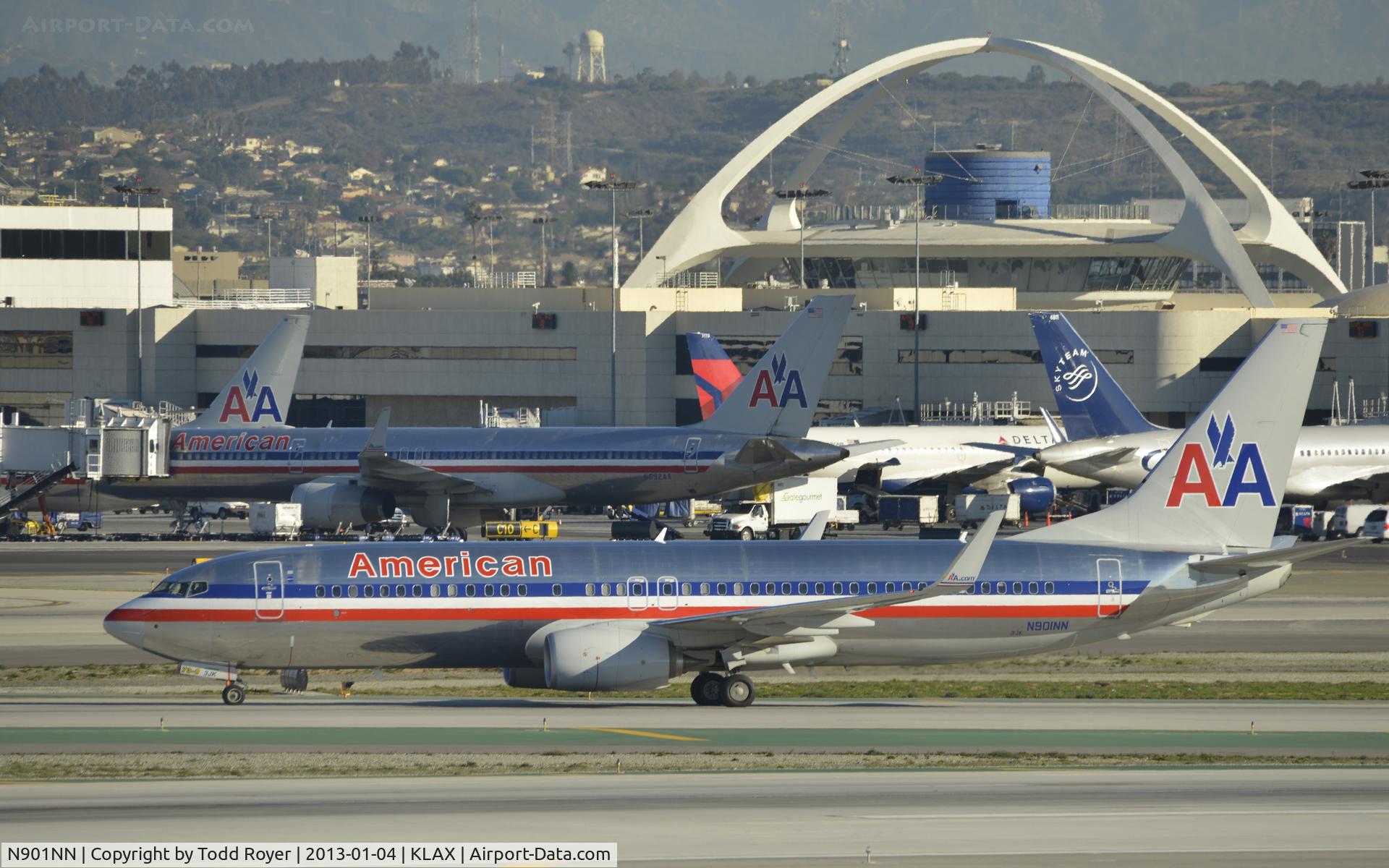 N901NN, 2012 Boeing 737-823 C/N 33226, Taxiing to gate at LAX