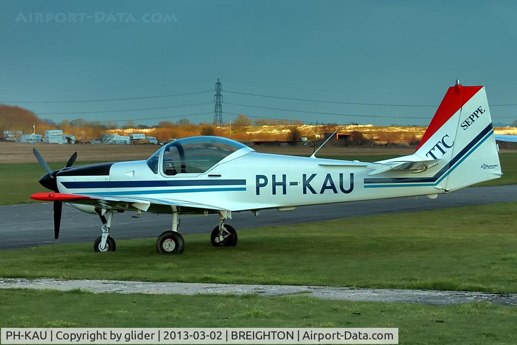 PH-KAU, 1987 Slingsby T-67M-200 Firefly C/N 2040, First time I have seen him at Breighton