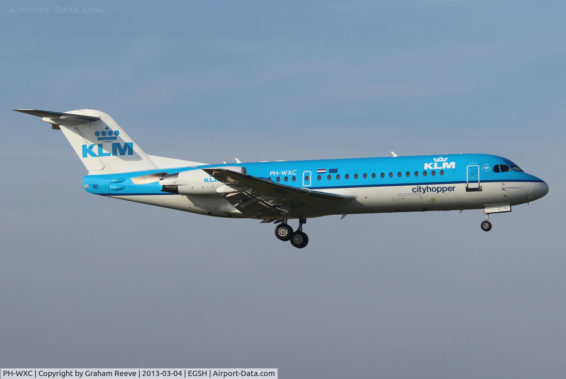 PH-WXC, 1996 Fokker 70 (F-28-0070) C/N 11574, About to touch down.