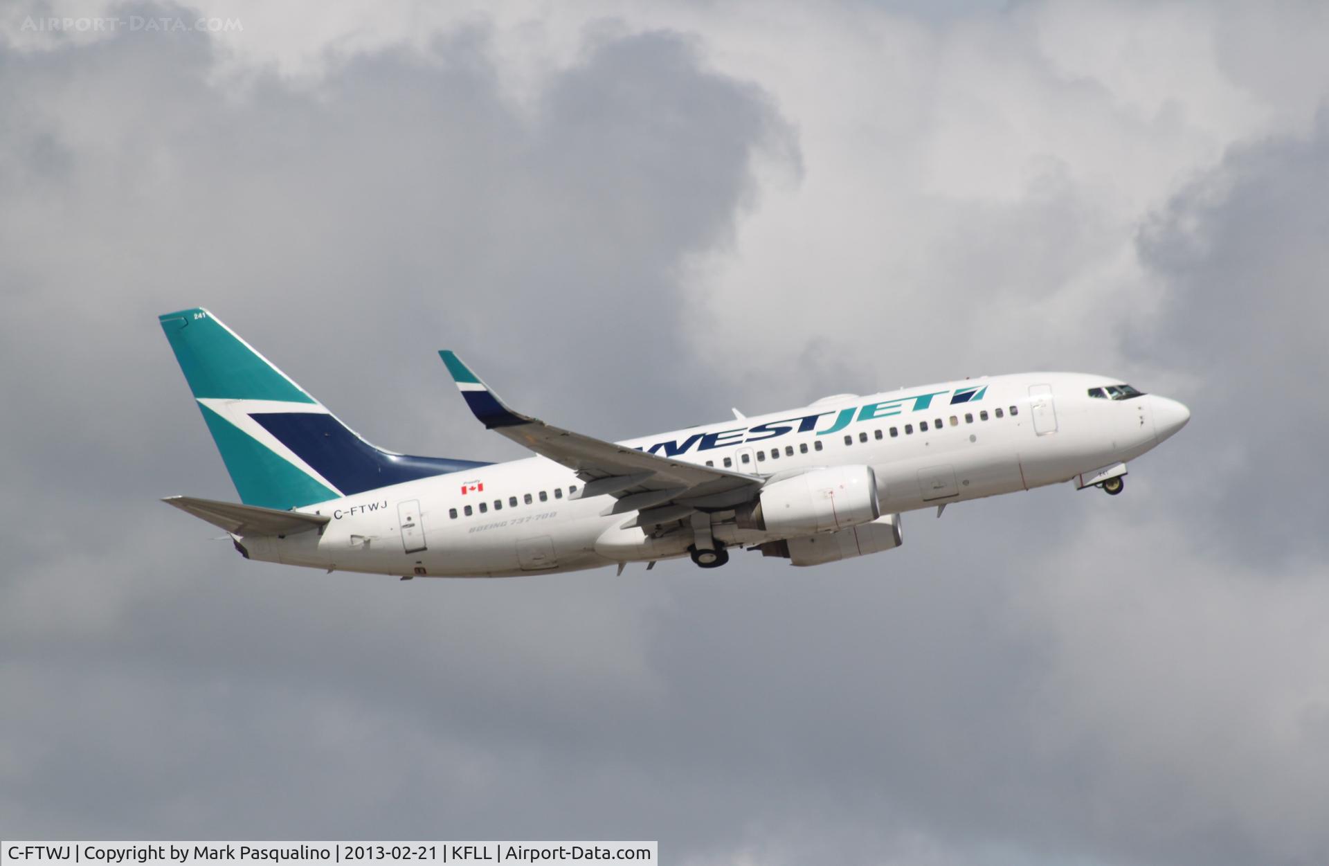 C-FTWJ, 2007 Boeing 737-7CT C/N 30713, Boeing 737-700