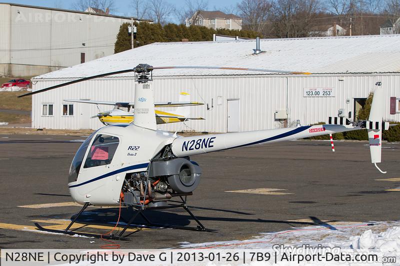 N28NE, 2000 Robinson R22 BETA C/N 3039, Formerly N7186T in its new paint scheme at Northeast Helicopters, Ellington, CT