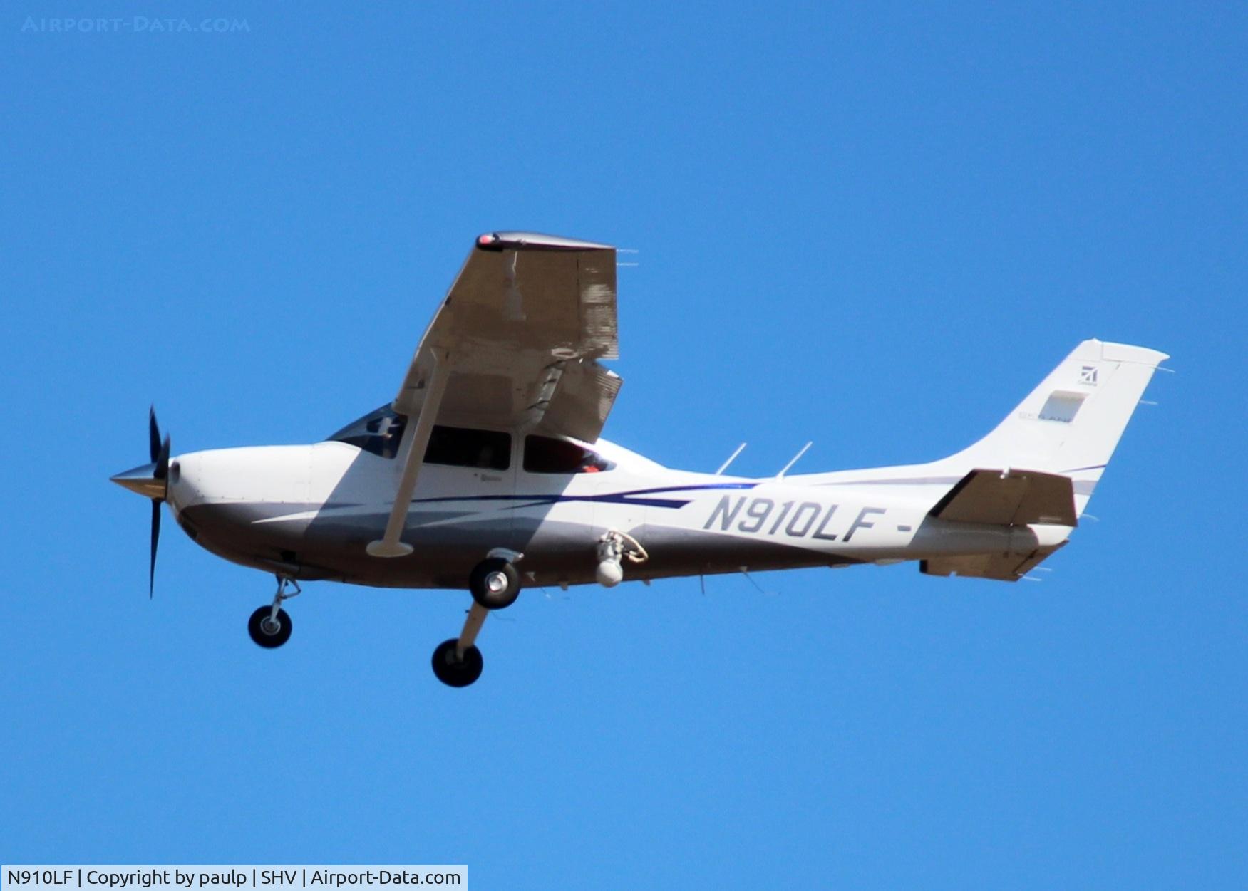 N910LF, Cessna 182T Skylane C/N 18282284, Landing at Shreveport Regional.