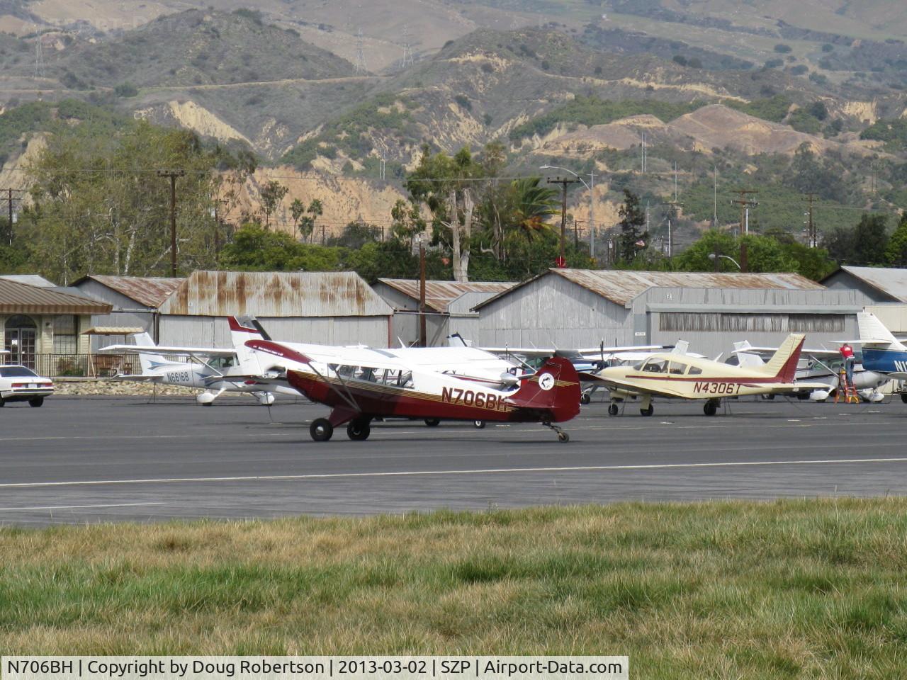 N706BH, 2006 Aviat A-1B Husky C/N 2354, 2006 Aviat A-1B HUSKY, Lycoming IO-360-A1D6 180 Hp, taxi off the active, one of Barron Hilton's fleet