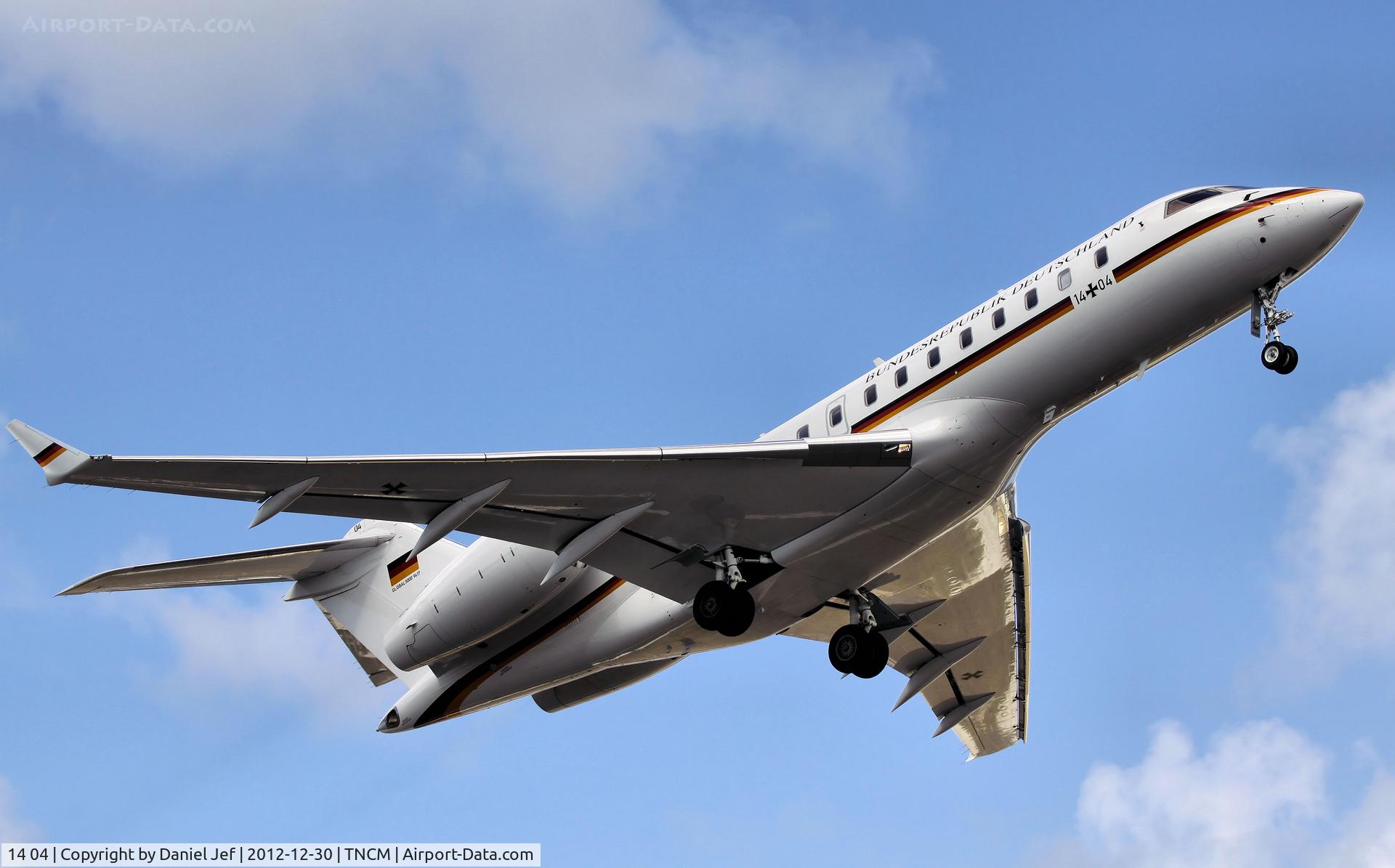 14 04, 2011 Bombardier BD-700-1A11 Global 5000 C/N 9417, 14+04