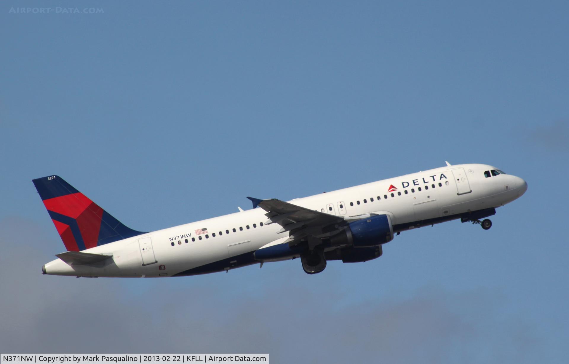 N371NW, 2001 Airbus A320-212 C/N 1535, Airbus A320