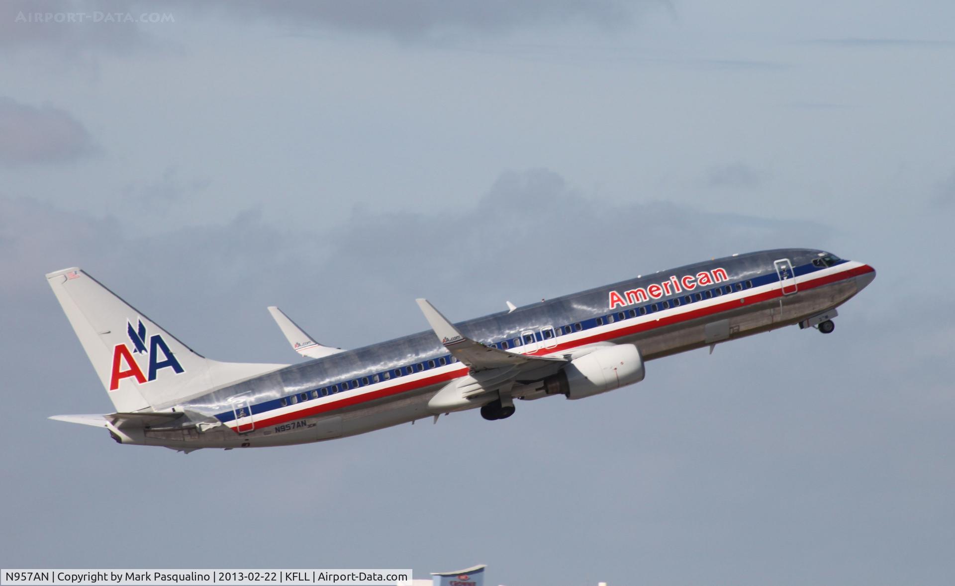 N957AN, 2001 Boeing 737-823 C/N 29541, Boeing 737-800