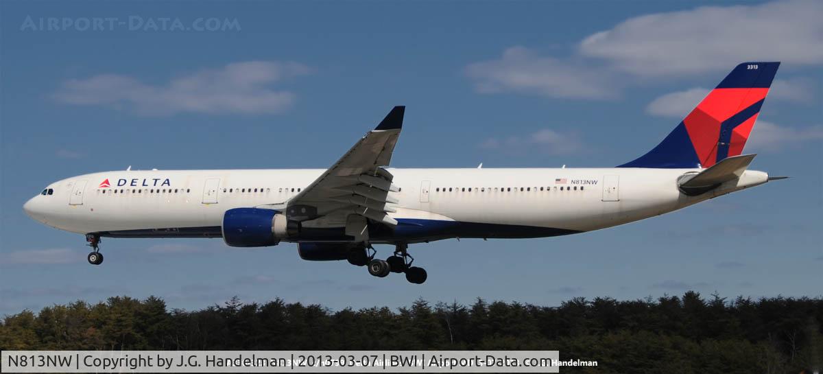 N813NW, 2006 Airbus A33-323X C/N 799, On final to 33L.