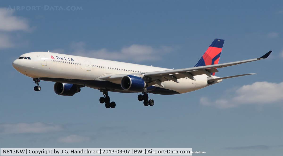 N813NW, 2006 Airbus A33-323X C/N 799, On final to 33L.