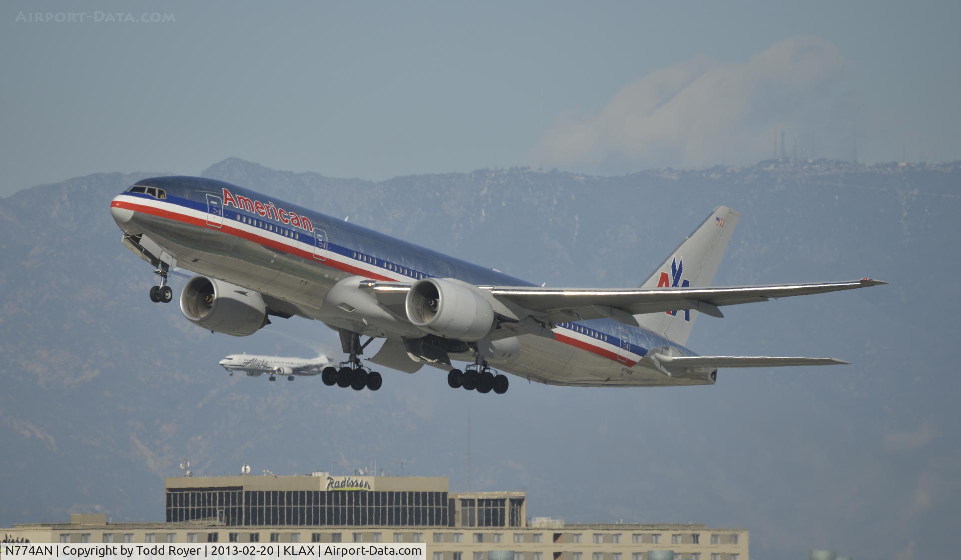 N774AN, 1999 Boeing 777-223 C/N 29581, Departing LAX