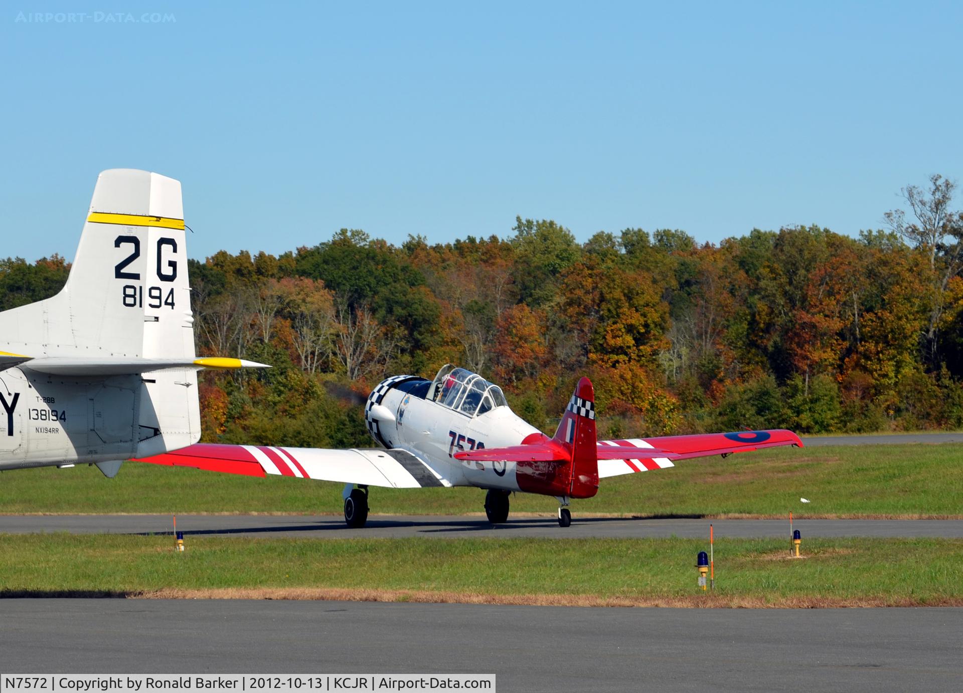 N7572, 1941 North American AT-6D Texan C/N 41-34018, Taxi - Culpeper Air Fest 2012
