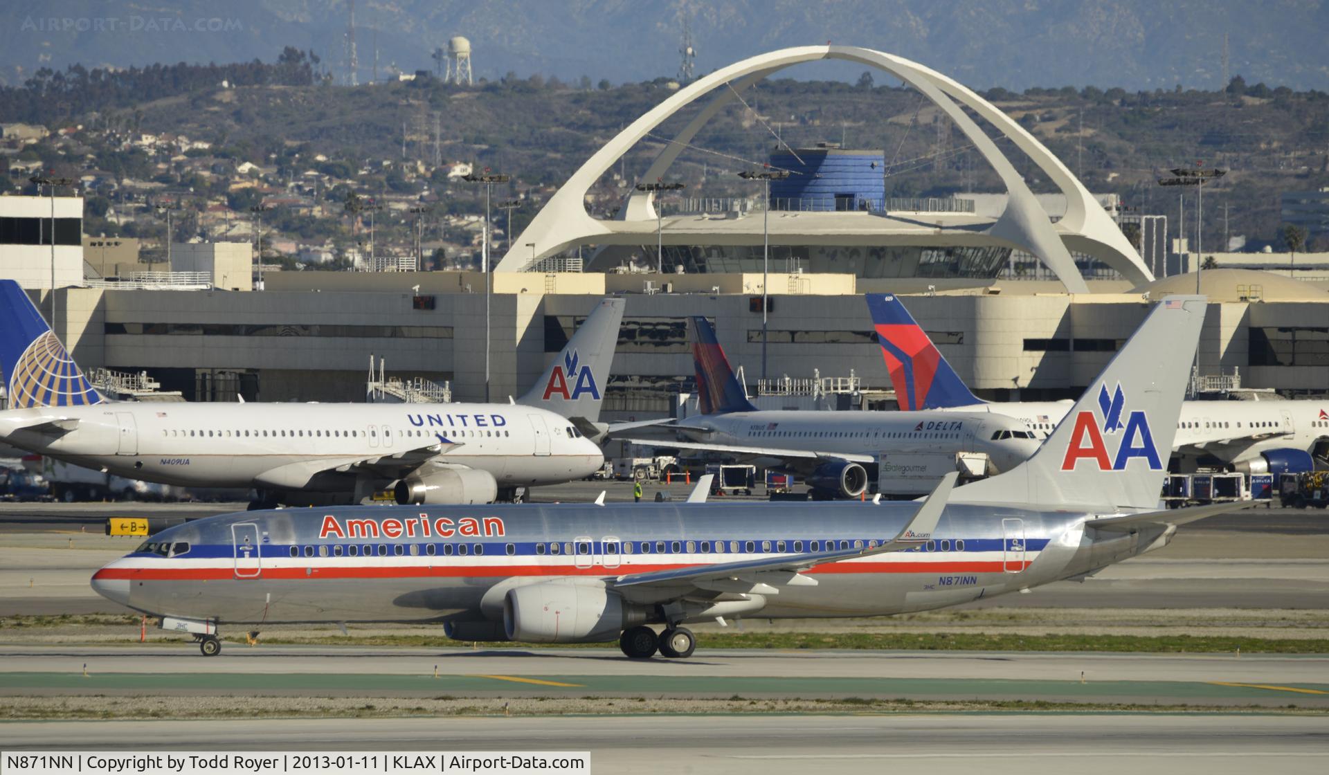 N871NN, 2011 Boeing 737-823 C/N 31127, Arriving at LAX on 25L