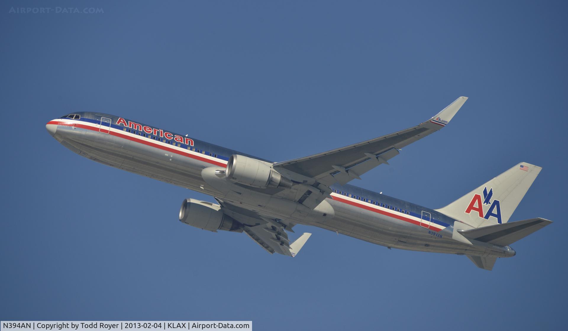 N394AN, 1998 Boeing 767-323/ER C/N 29431, Departing LAX