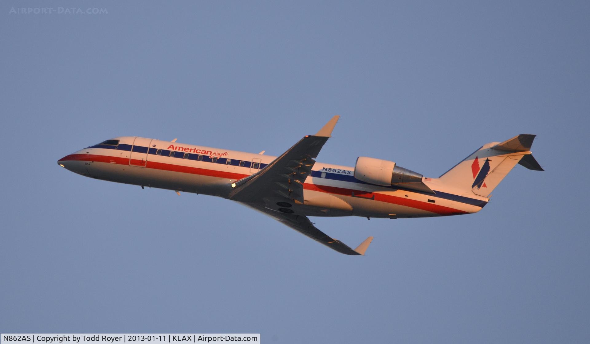N862AS, 2001 Bombardier CRJ-200ER (CL-600-2B19) C/N 7476, Departing LAX