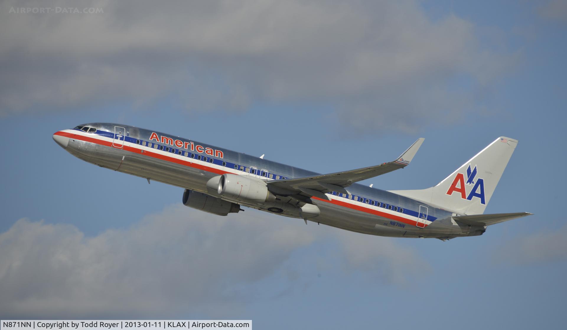 N871NN, 2011 Boeing 737-823 C/N 31127, Departing LAX