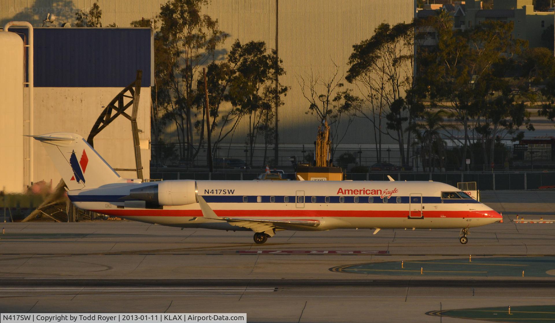 N417SW, 2000 Bombardier CRJ-200LR (CL-600-2B19) C/N 7400, Taxiing to gate at LAX