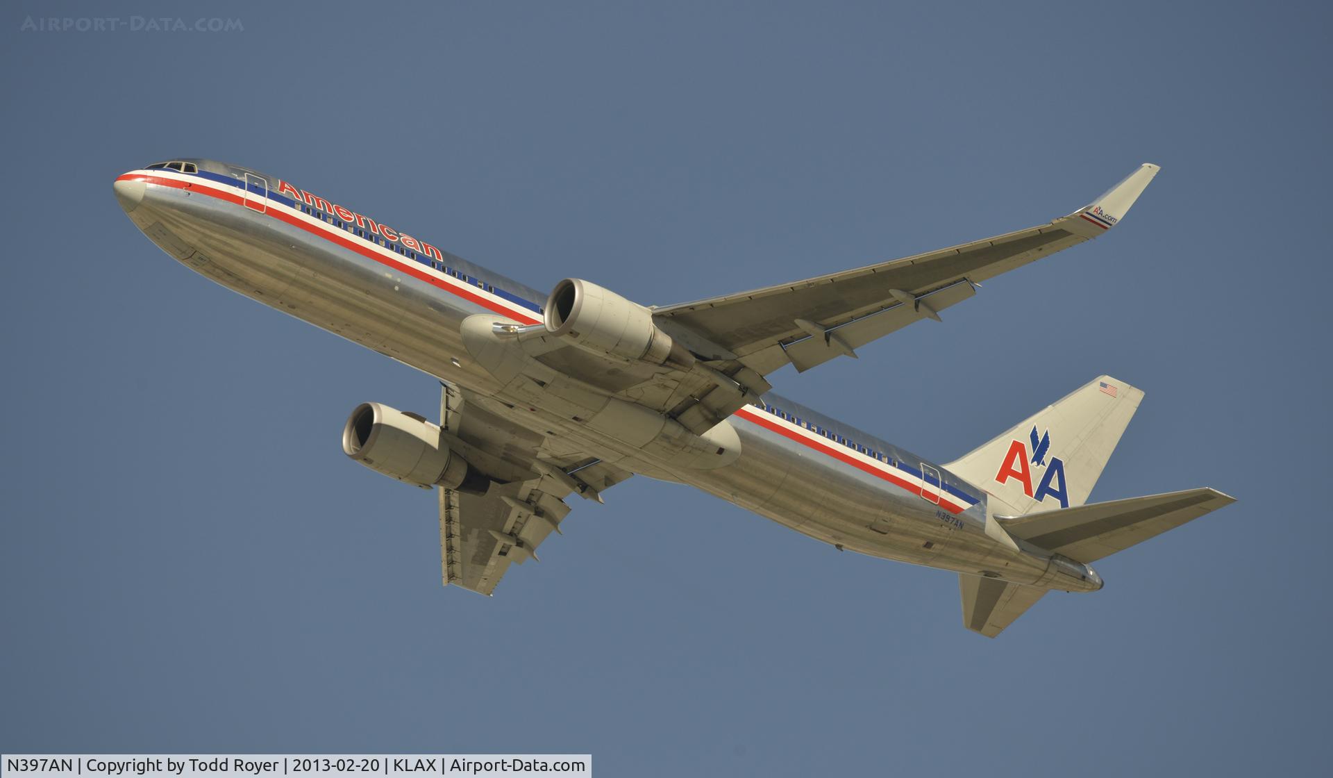 N397AN, 1999 Boeing 767-323/ER C/N 29604, Departing LAX