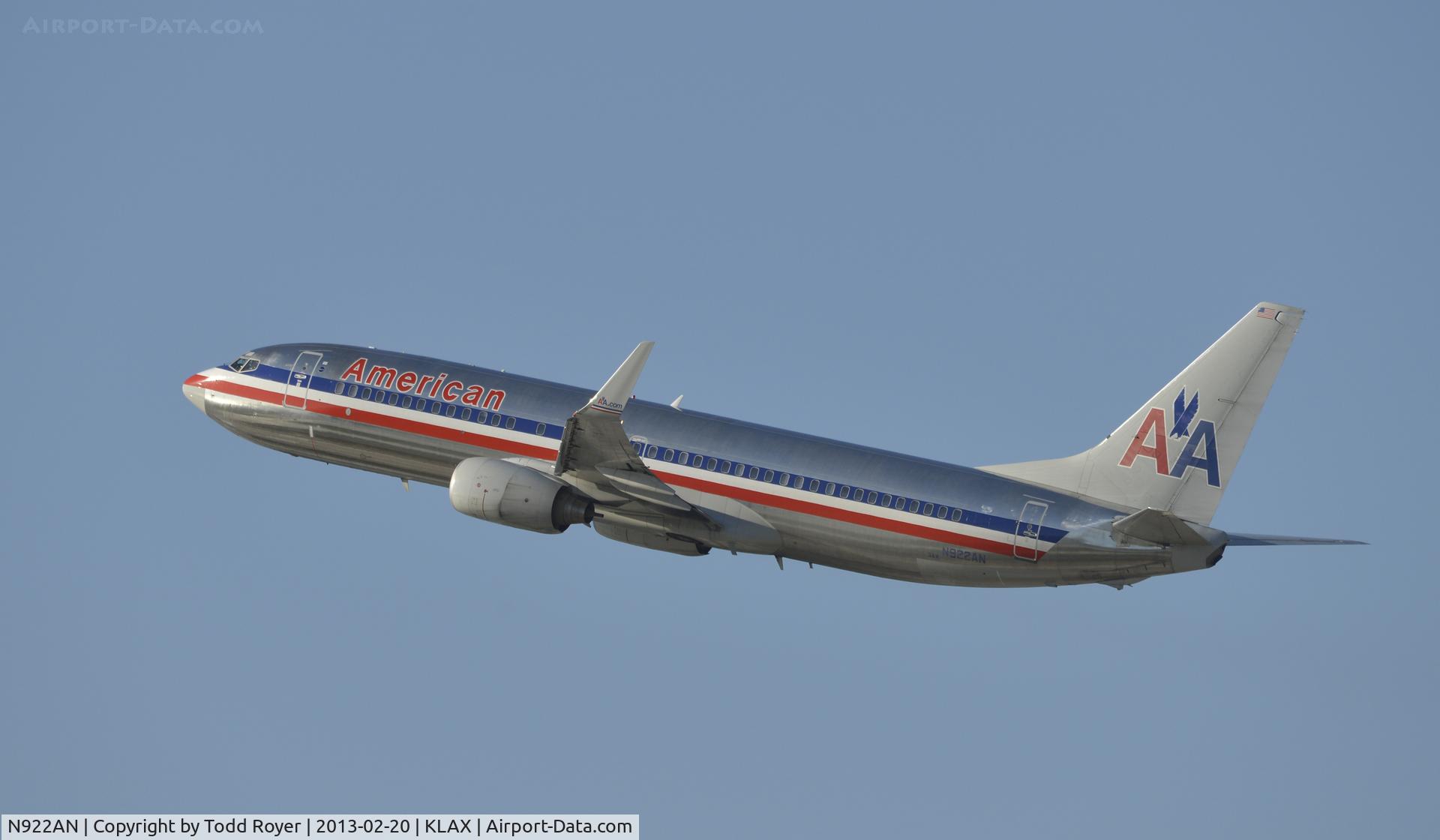 N922AN, 1999 Boeing 737-823 C/N 29523, Departing LAX