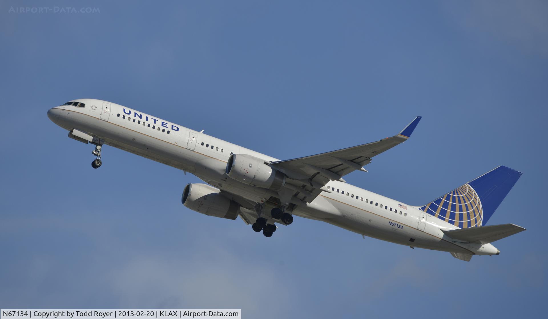 N67134, 1999 Boeing 757-224 C/N 29283, Departing LAX