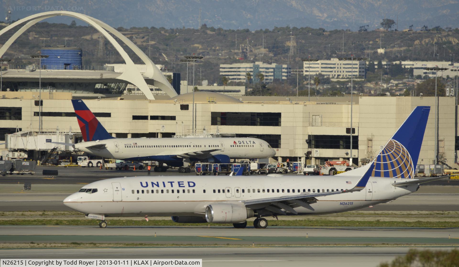 N26215, 1998 Boeing 737-824 C/N 28775, Arriving at LAX on 25L