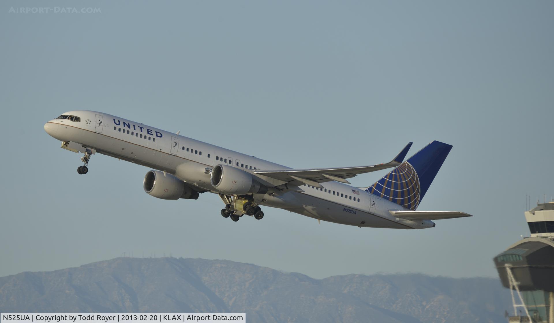 N525UA, 1991 Boeing 757-222 C/N 24978, Departing LAX