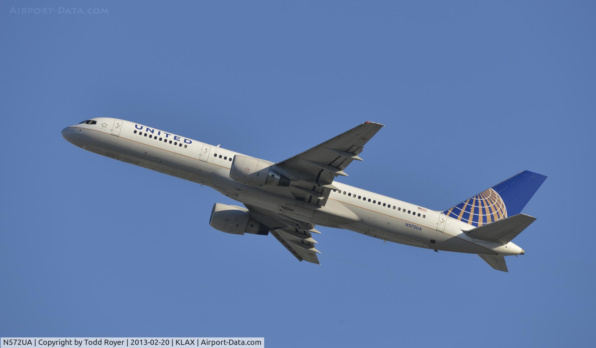 N572UA, 1992 Boeing 757-222(SF) C/N 26682, Departing LAX