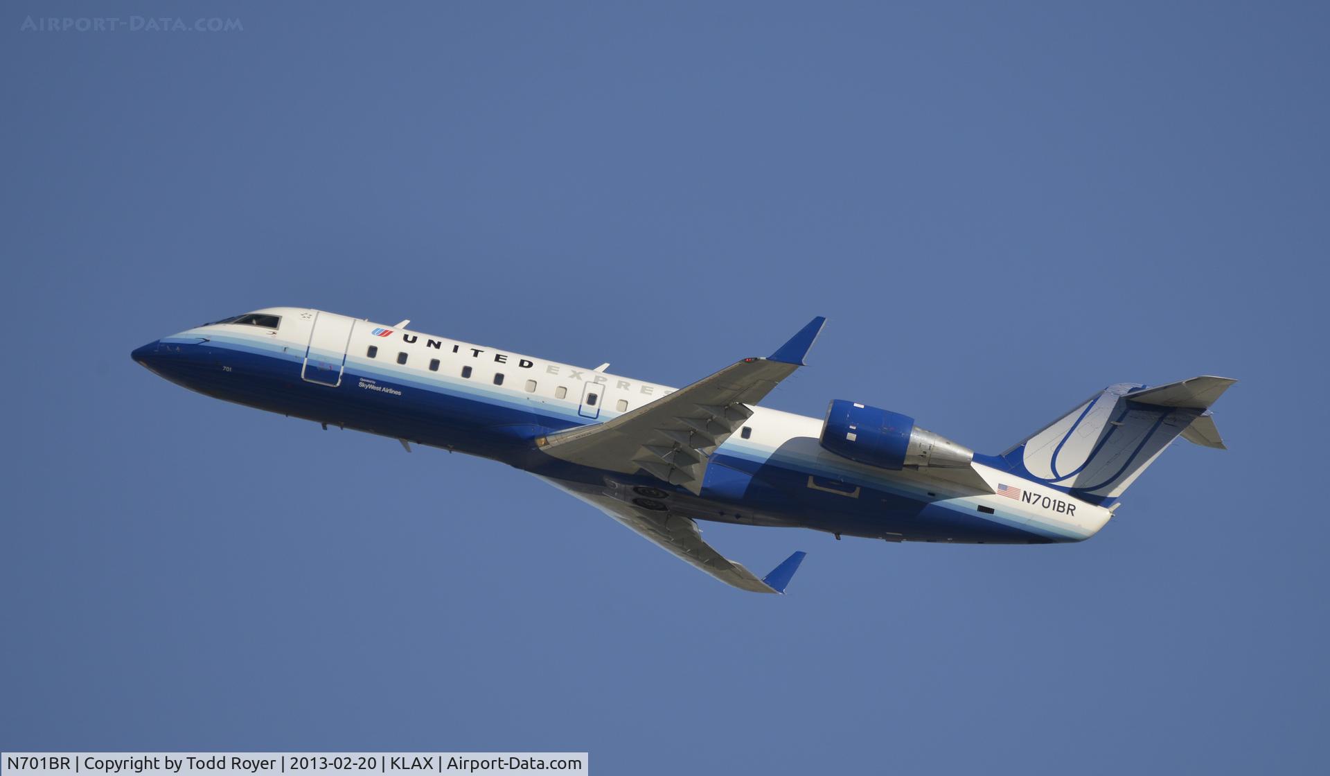 N701BR, 2000 Bombardier CRJ-200ER (CL-600-2B19) C/N 7448, Departing LAX