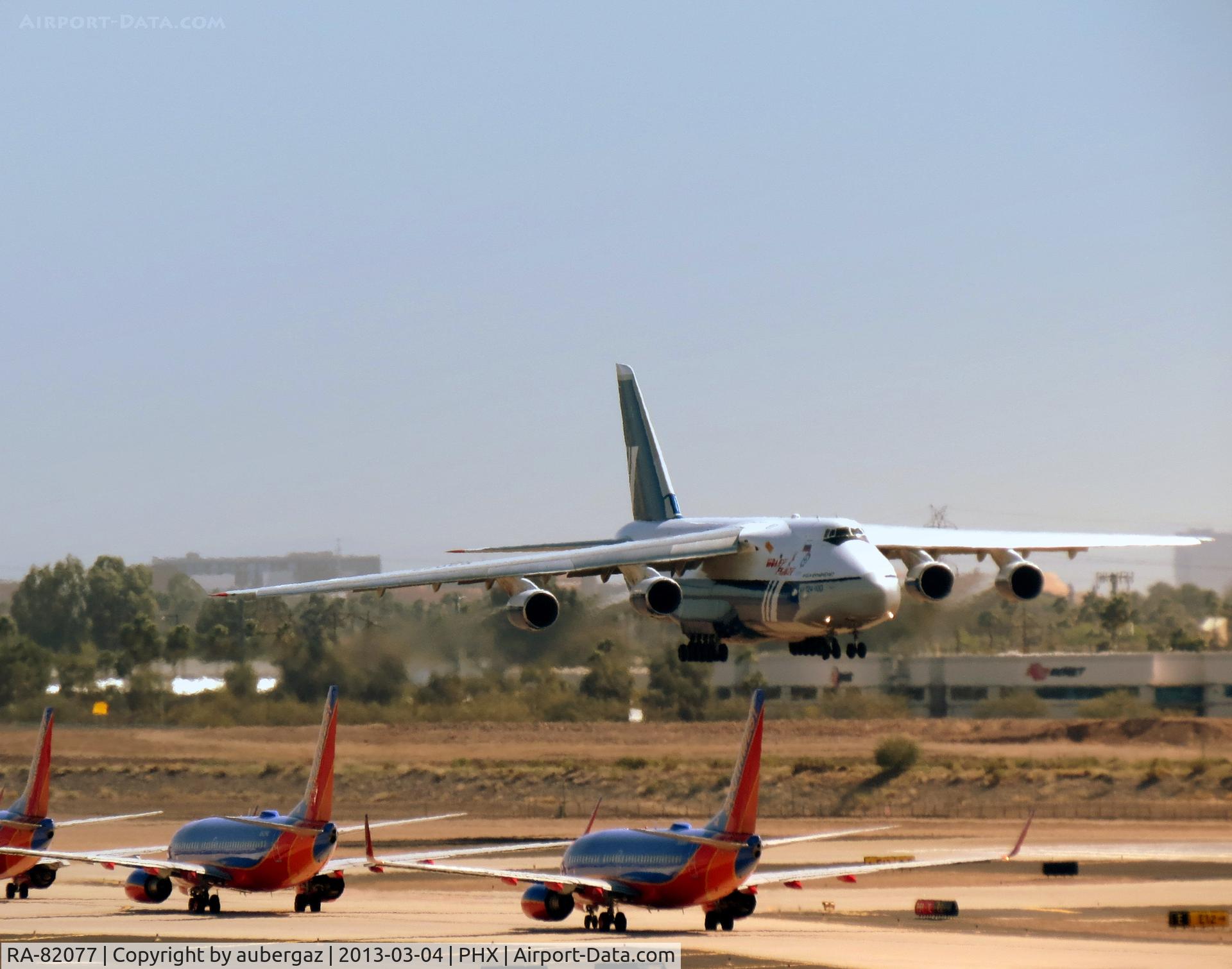 RA-82077, 1995 Antonov An-124-100 Ruslan C/N 9773054459151/0709, PHX arrival