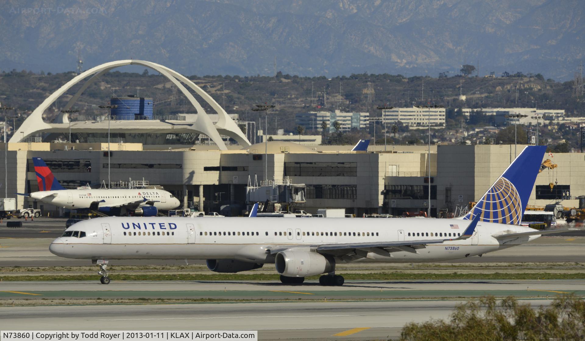 N73860, 2001 Boeing 757-33N C/N 32584, Departing LAX
