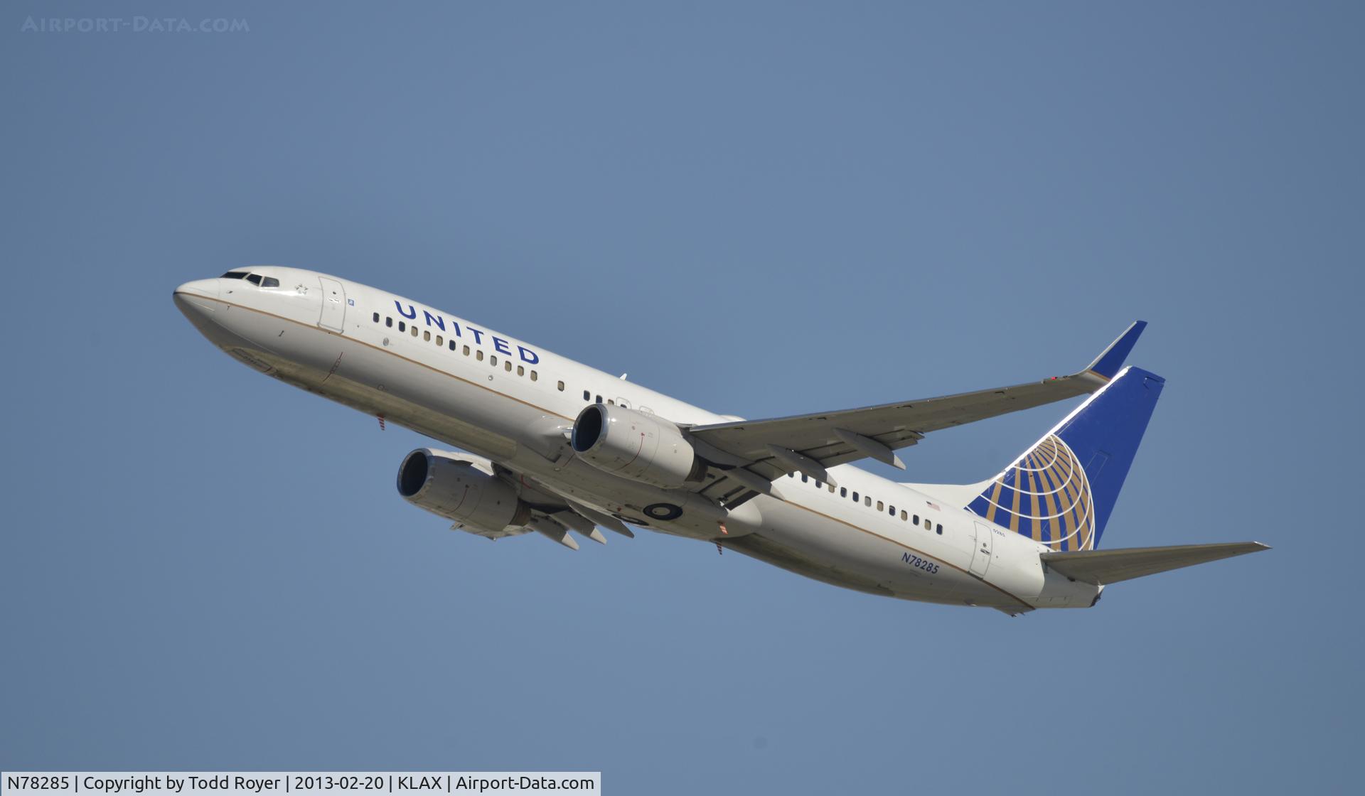 N78285, 2004 Boeing 737-824 C/N 33452, Departing LAX