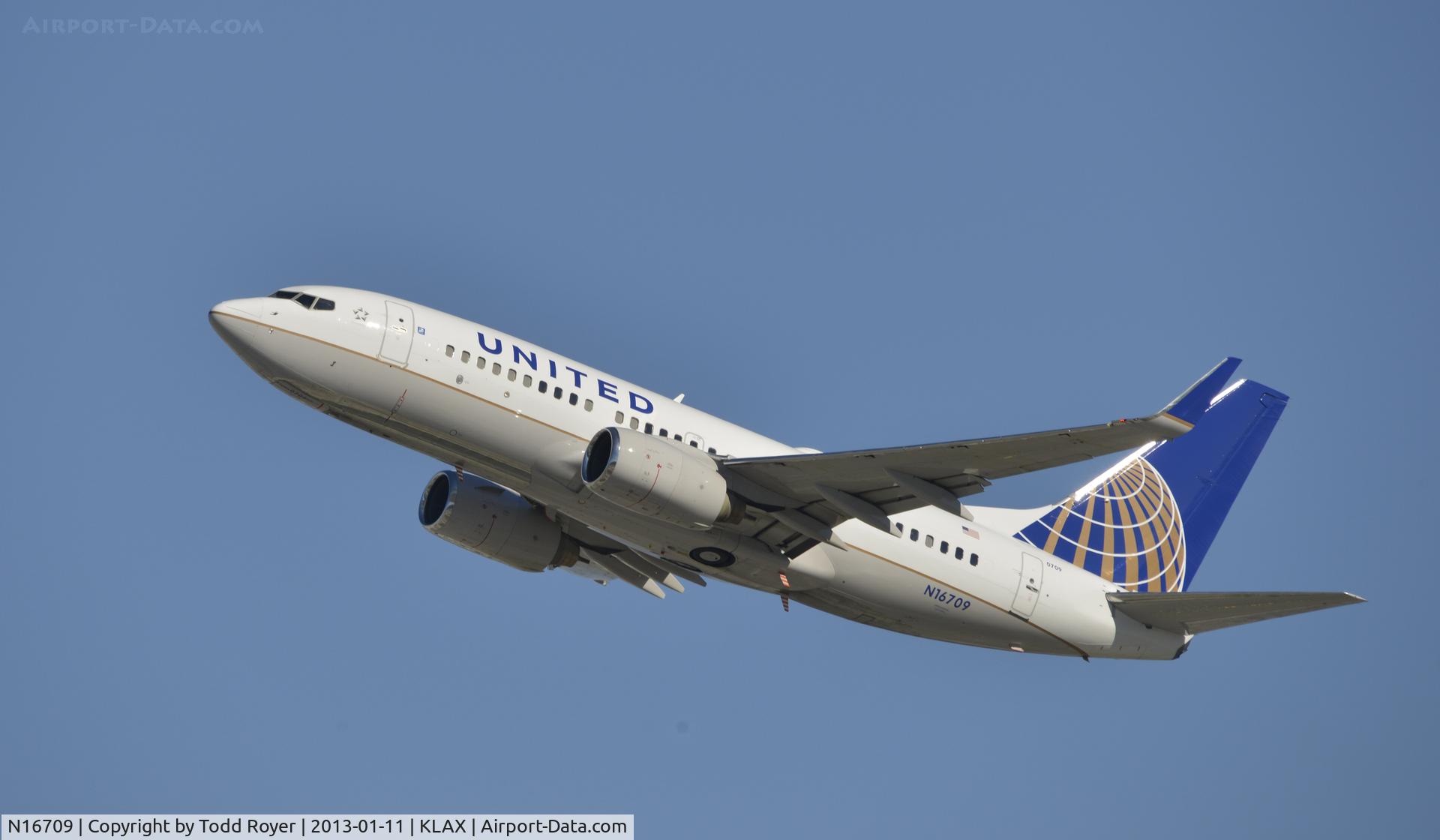 N16709, 1998 Boeing 737-724 C/N 28779, Departing LAX