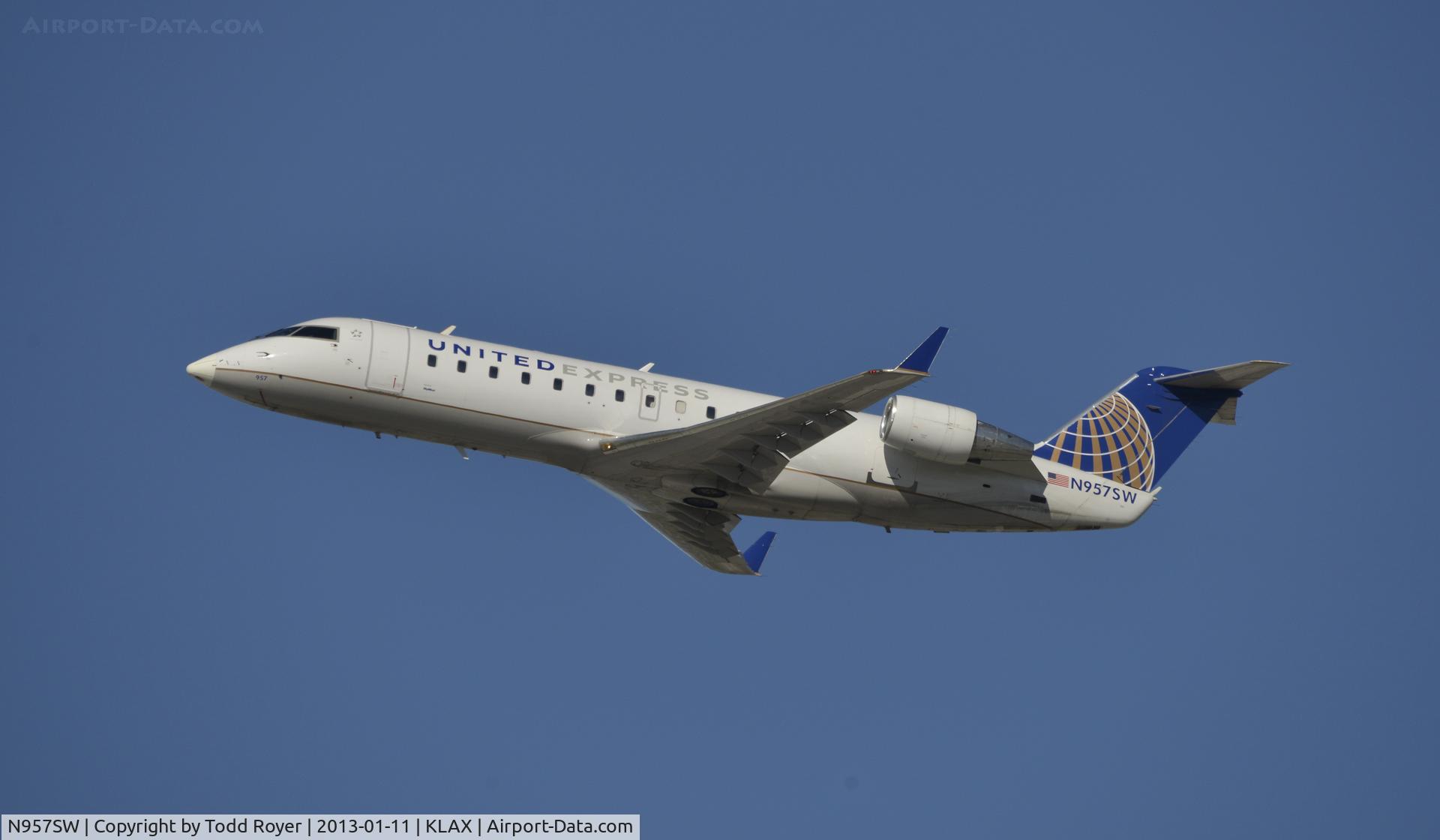 N957SW, 2003 Bombardier CRJ-200LR (CL-600-2B19) C/N 7829, Departing LAX