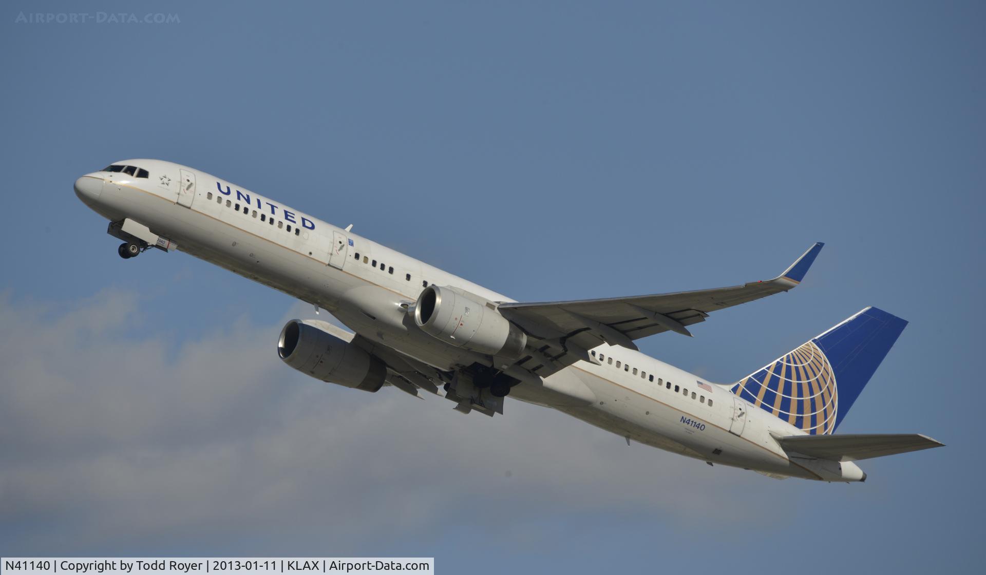 N41140, 2000 Boeing 757-224 C/N 30353, Departing LAX