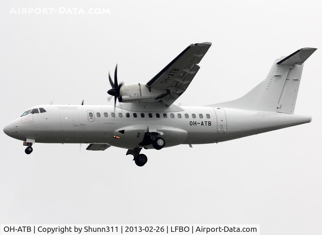 OH-ATB, 2006 ATR 42-500 C/N 643, Landing rwy 32L in all white c/s... Returned to lessor and for an African operator...