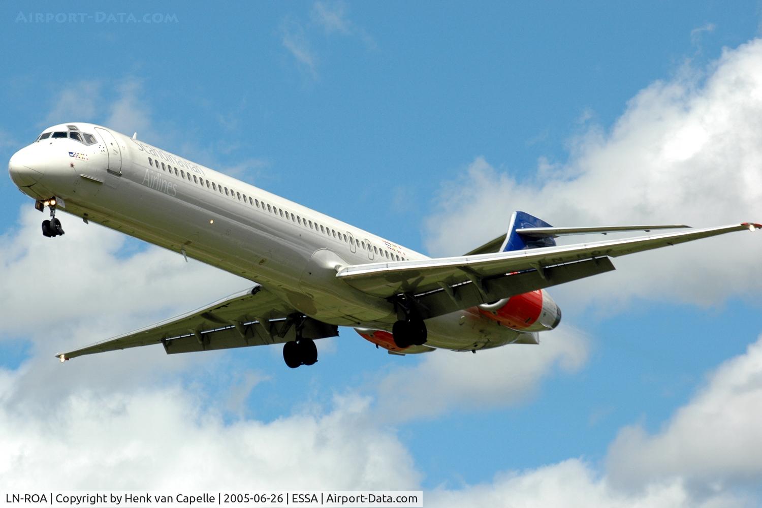 LN-ROA, 1996 McDonnell Douglas MD-90-30 C/N 53459, Scandinavian Airlines MD-90-30 approaching Stockholm Arlanda airport, Sweden.